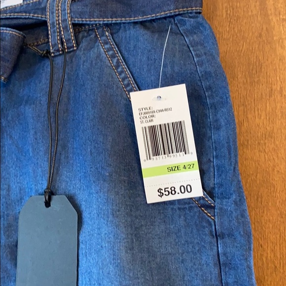 Kensie shorts. NWT.  Size 4/27 - Picture 2 of 4